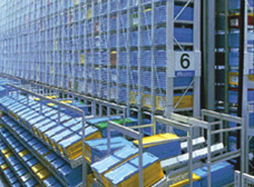 可折疊物流箱與貨架配合使用場(chǎng)景