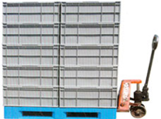 山西都程倉(cāng)儲(chǔ)設(shè)備廠生產(chǎn)的叉車、托盤、以及塑料周轉(zhuǎn)箱之間的配合使用場(chǎng)景